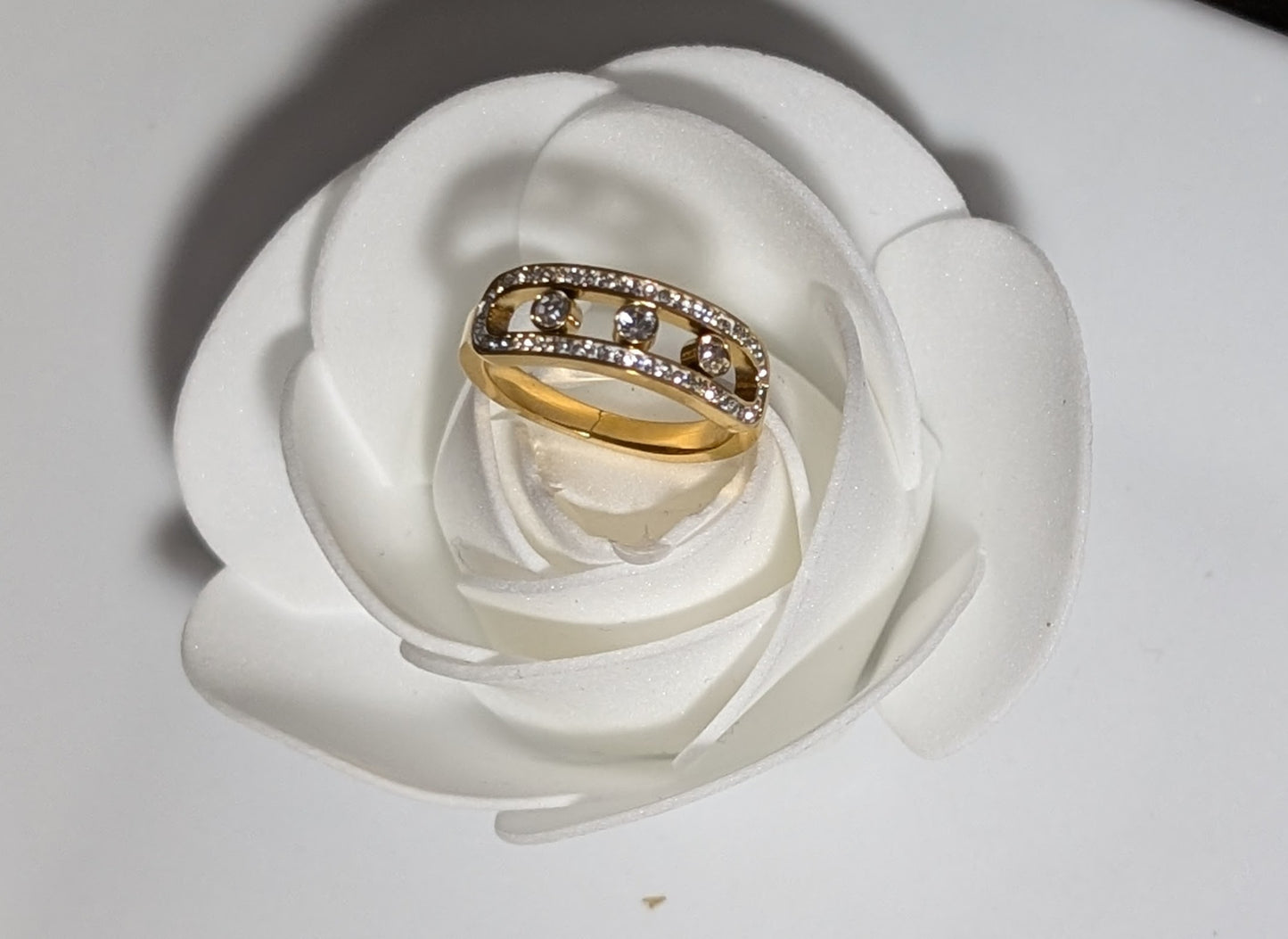 Bague avec zircons