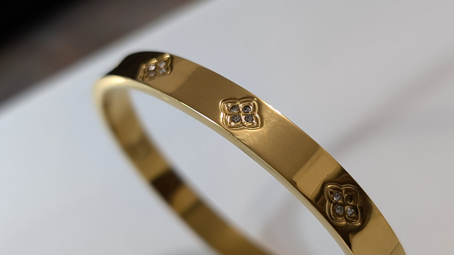 Flower bangle bracelet in gold-plated or silver-colored stainless steel
