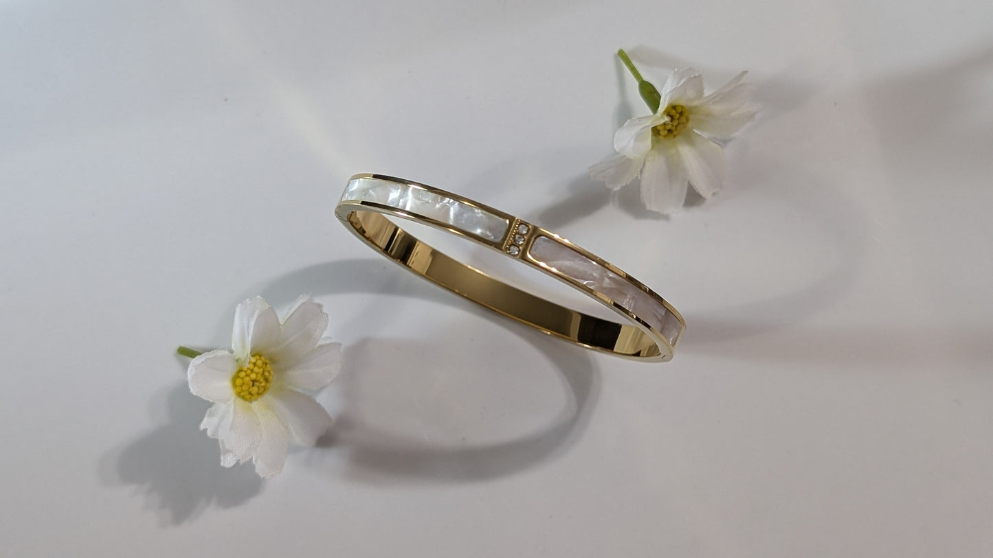 Pearly bangle bracelet with Zircon in the middle, gold or silver plated
