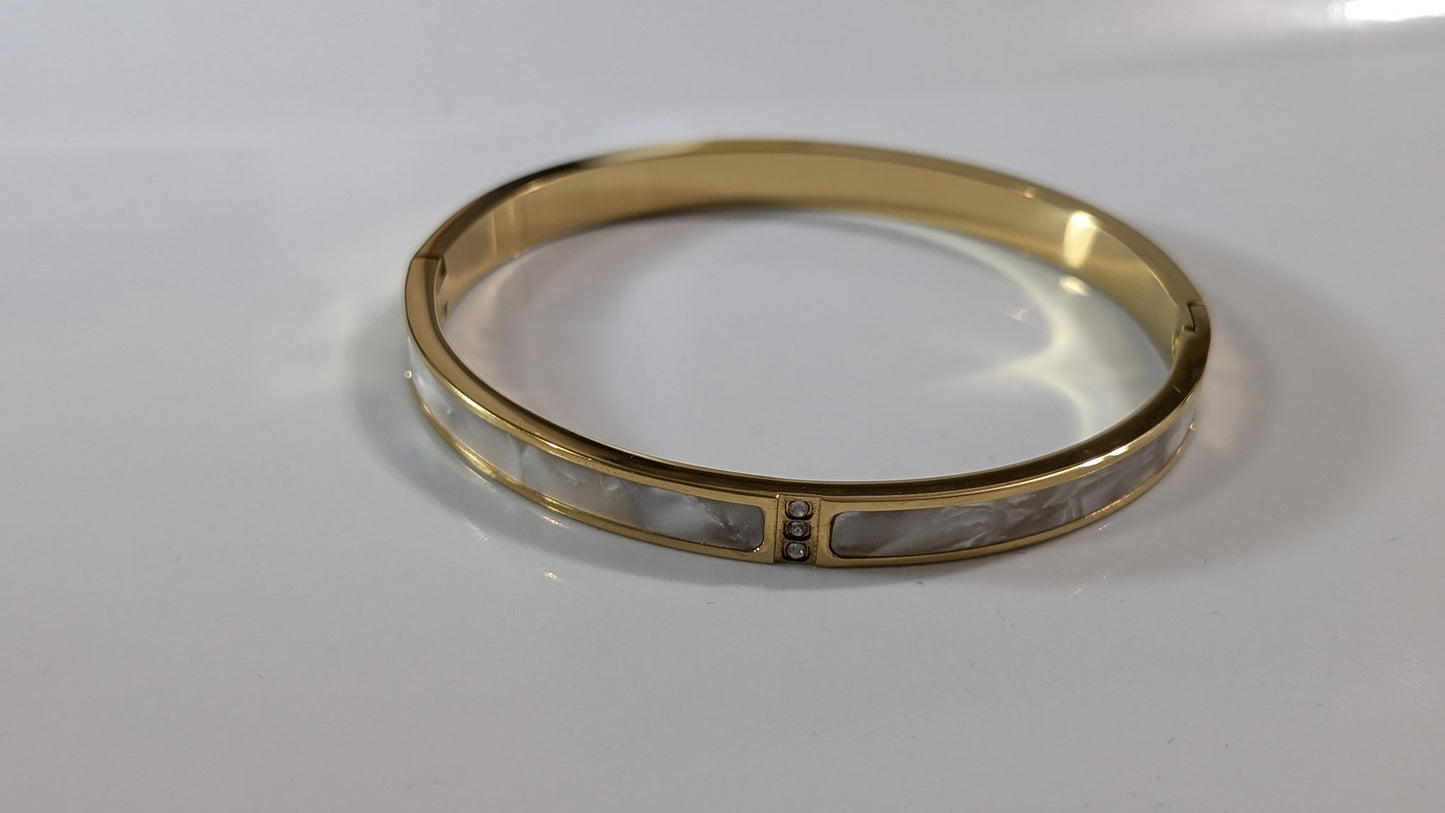 Pearly bangle bracelet with Zircon in the middle, gold or silver plated