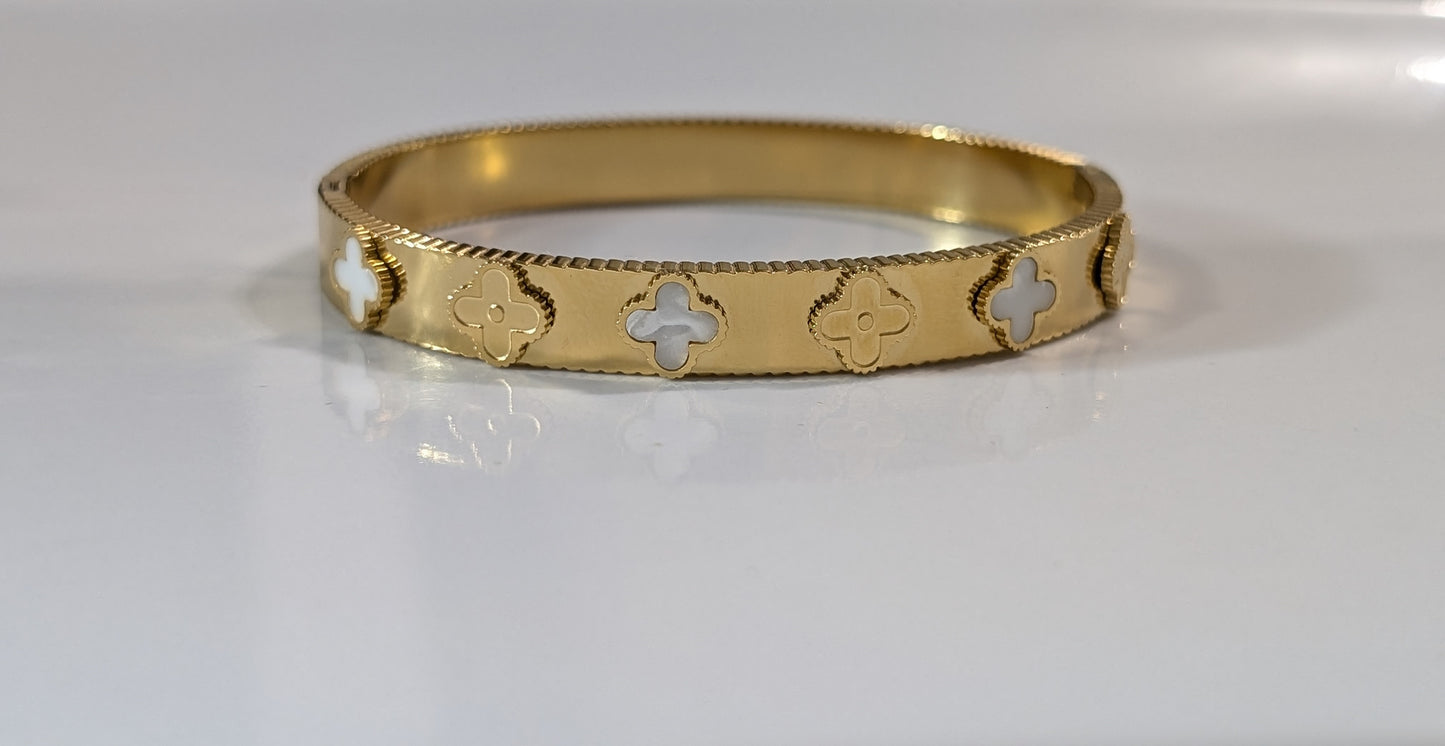Bracelet à breloques noir (ou blanc) trèfle à quatre feuilles plaqué Or