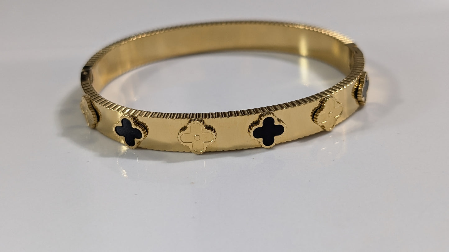 Bracelet à breloques noir (ou blanc) trèfle à quatre feuilles plaqué Or
