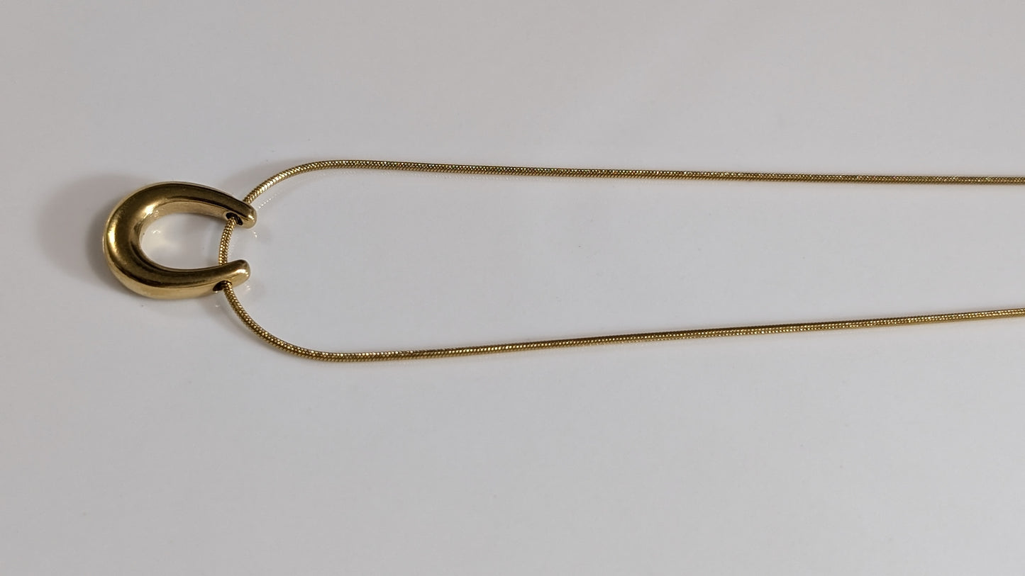 Collier avec pendentif U en acier inoxydable plaqué Or 18K
