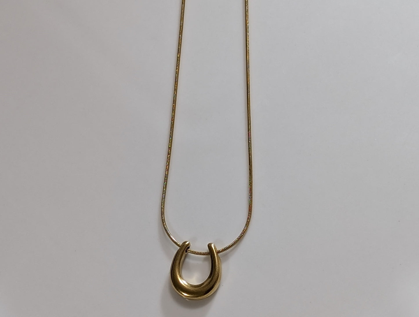 Collier avec pendentif U en acier inoxydable plaqué Or 18K
