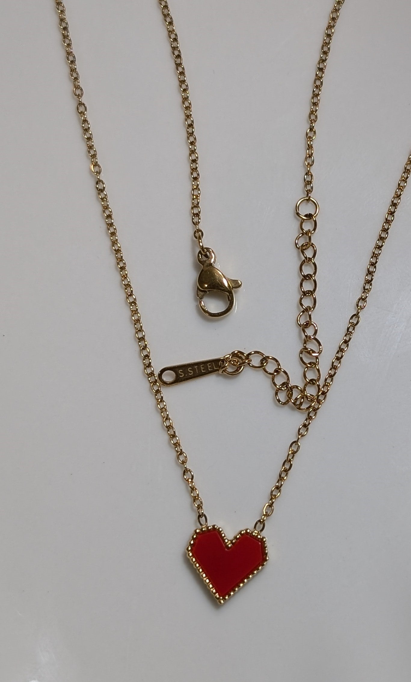Collier pendentif avec cœur et opale rouge en acier inoxydable plaqué Or 18K