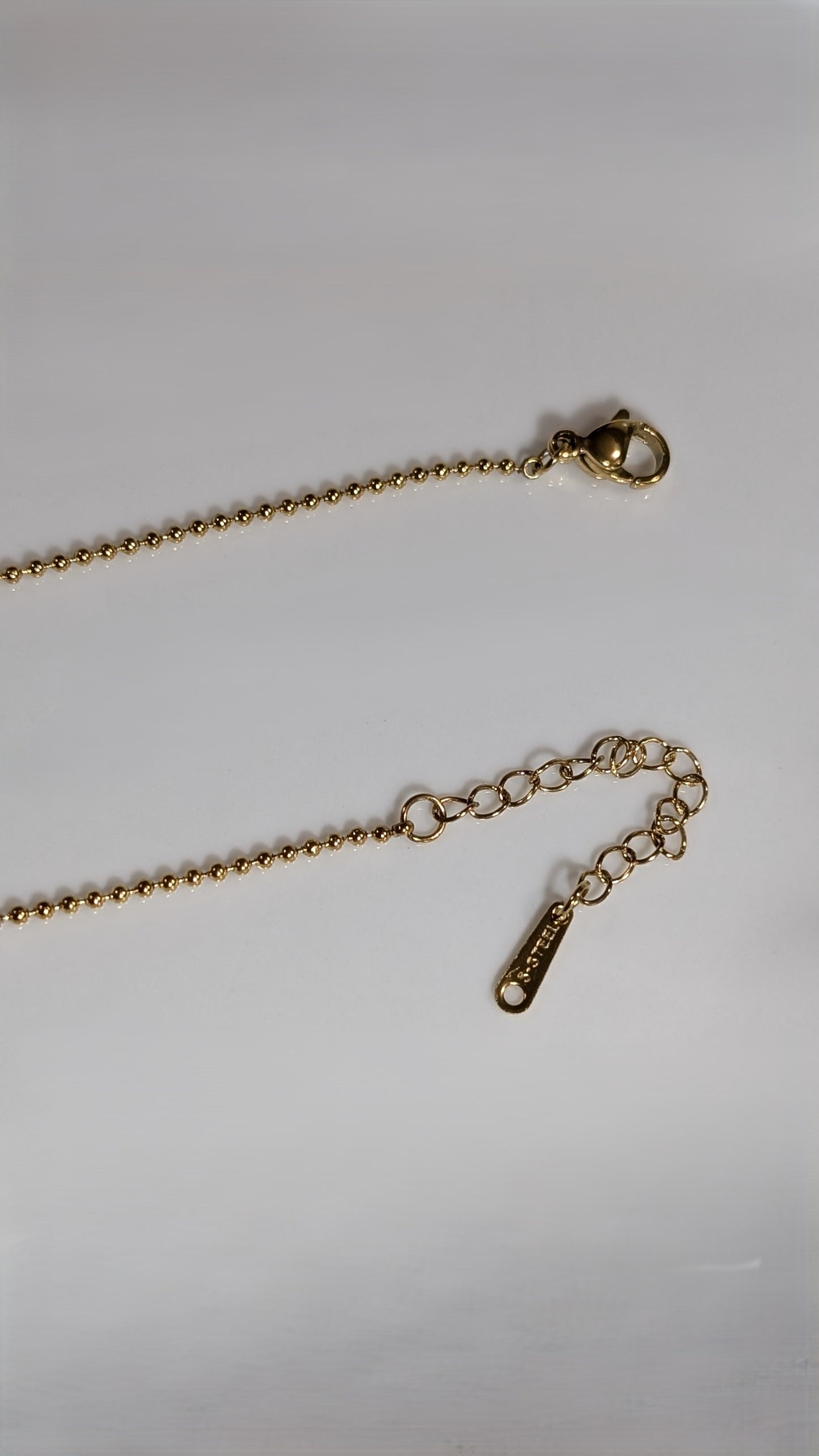 Collier pendentif en forme hexagonale en acier inoxydable plaqué Or 18K