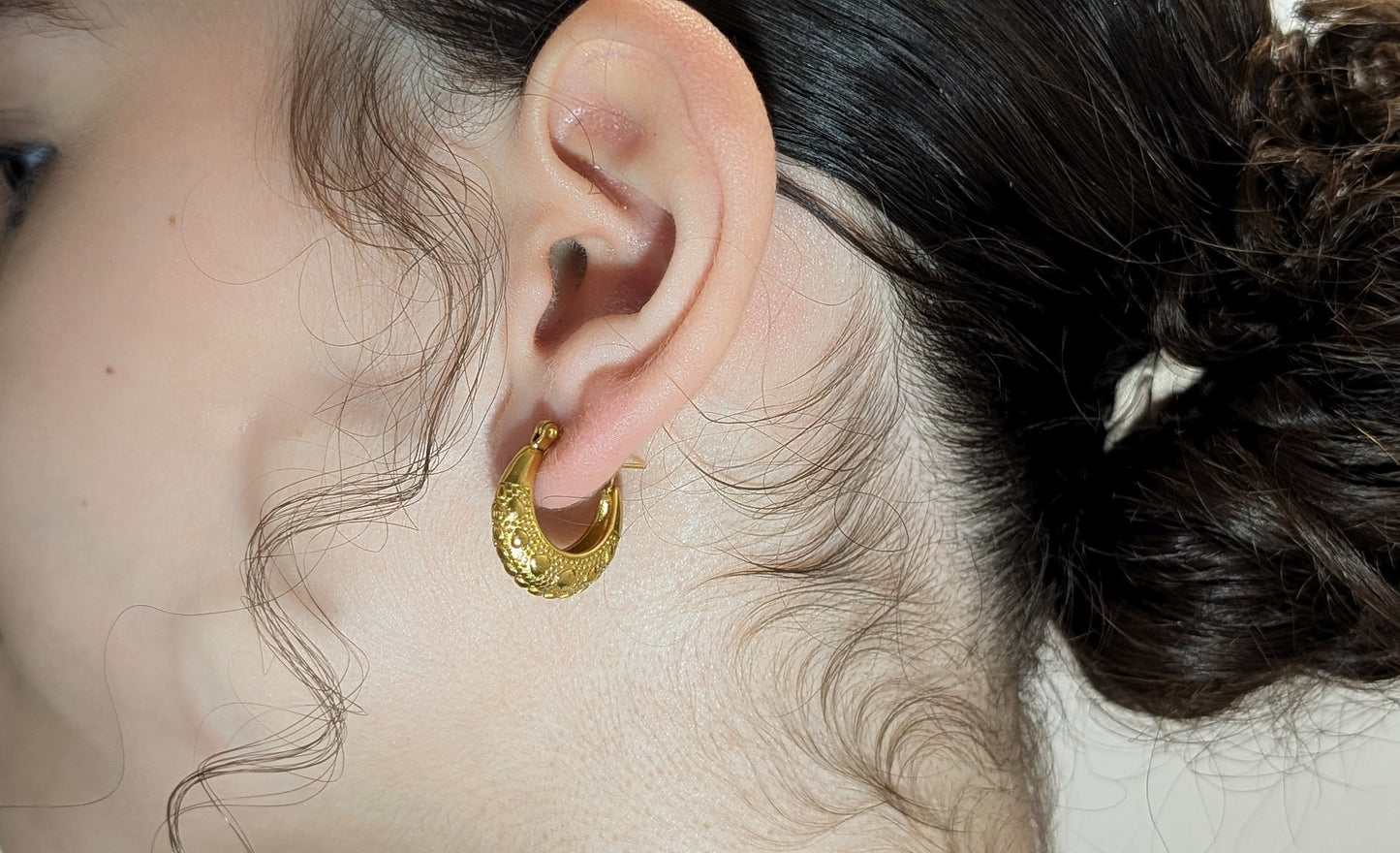 Boucles d'oreilles créoles finition mini cœur