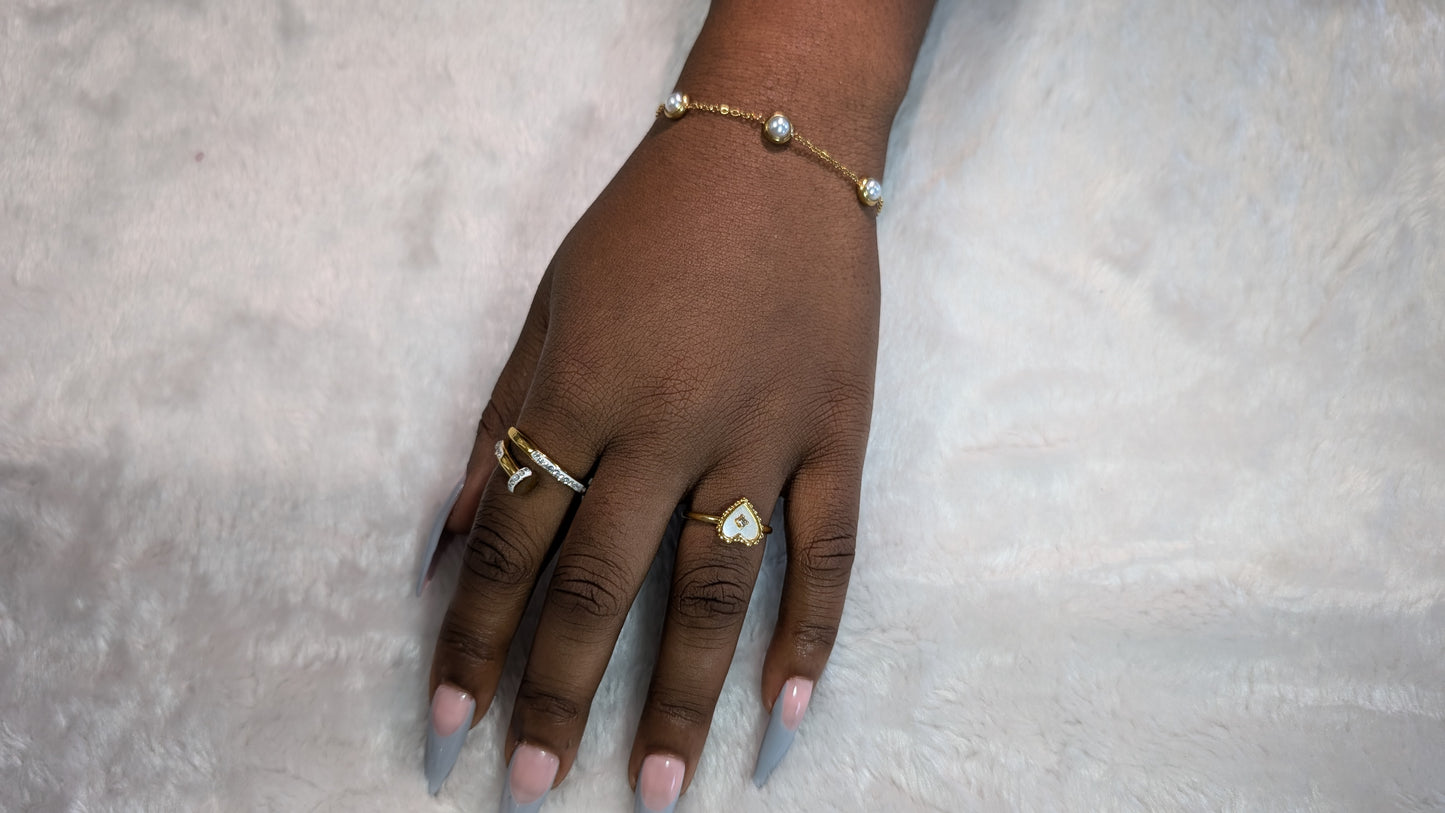 Heart-shaped ring with white opal