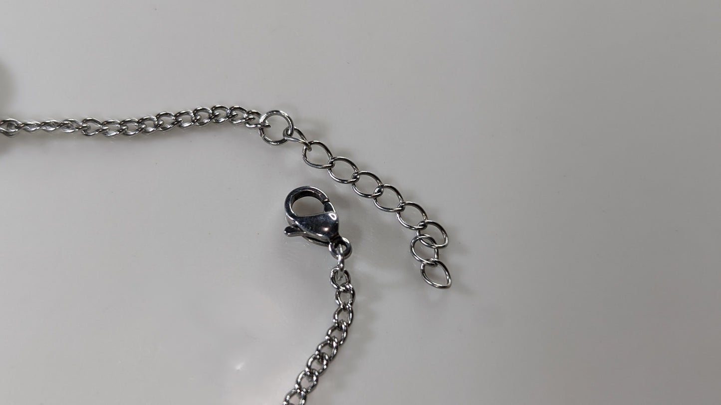 Bracelet charmes noir et blanc avec chiffres romains