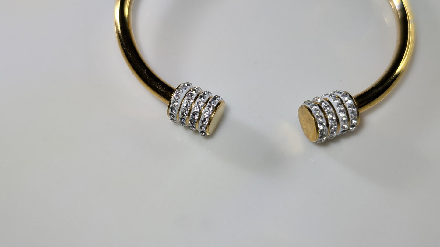 Bracelet clou tendance avec zircon blanc