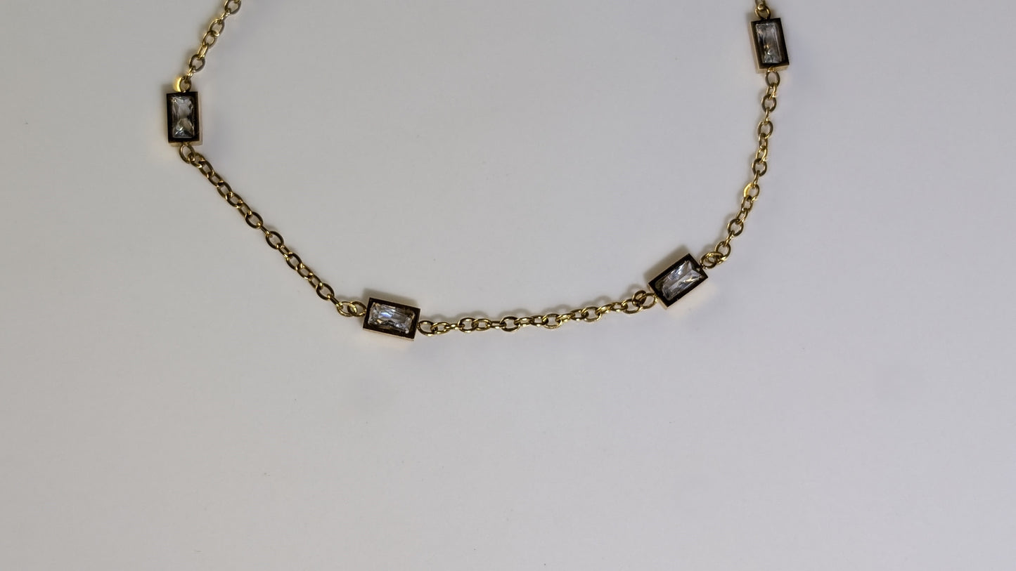 Minimalist square zircon bracelet in 18K gold plated stainless steel