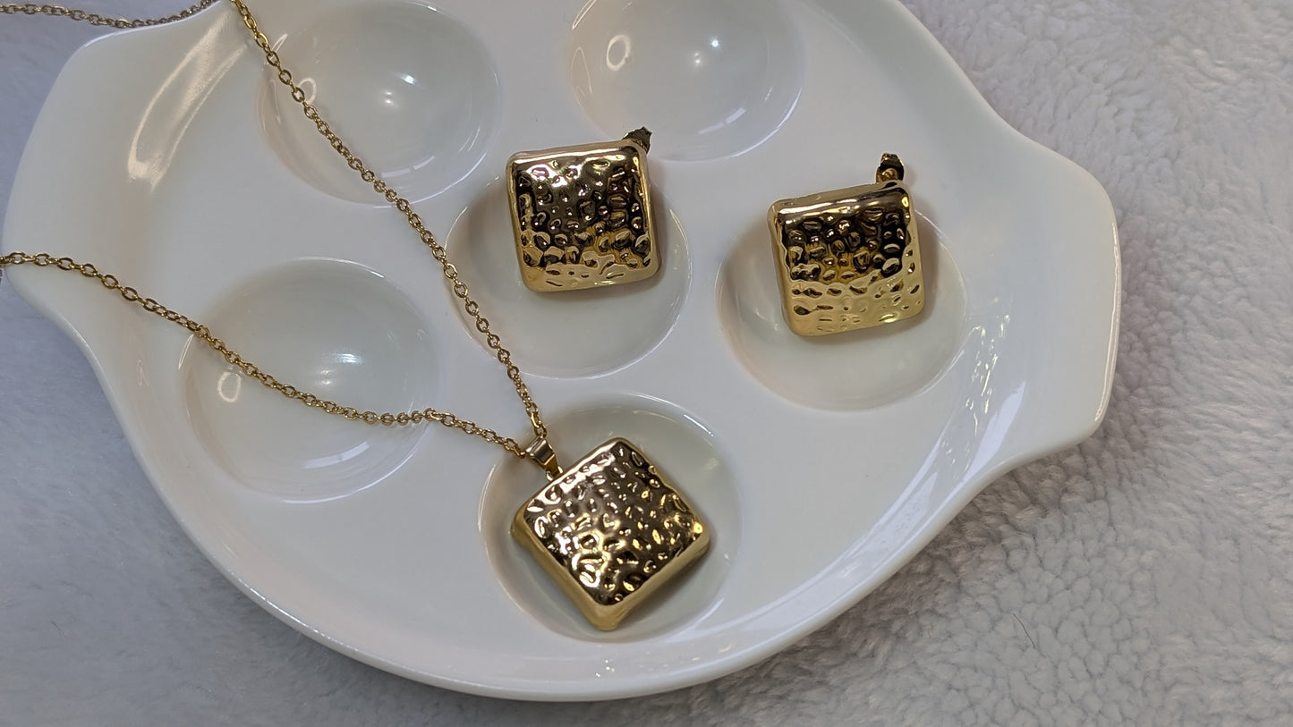 Hammered Shards - Textured Square Jewelry Set in Gold Stainless Steel