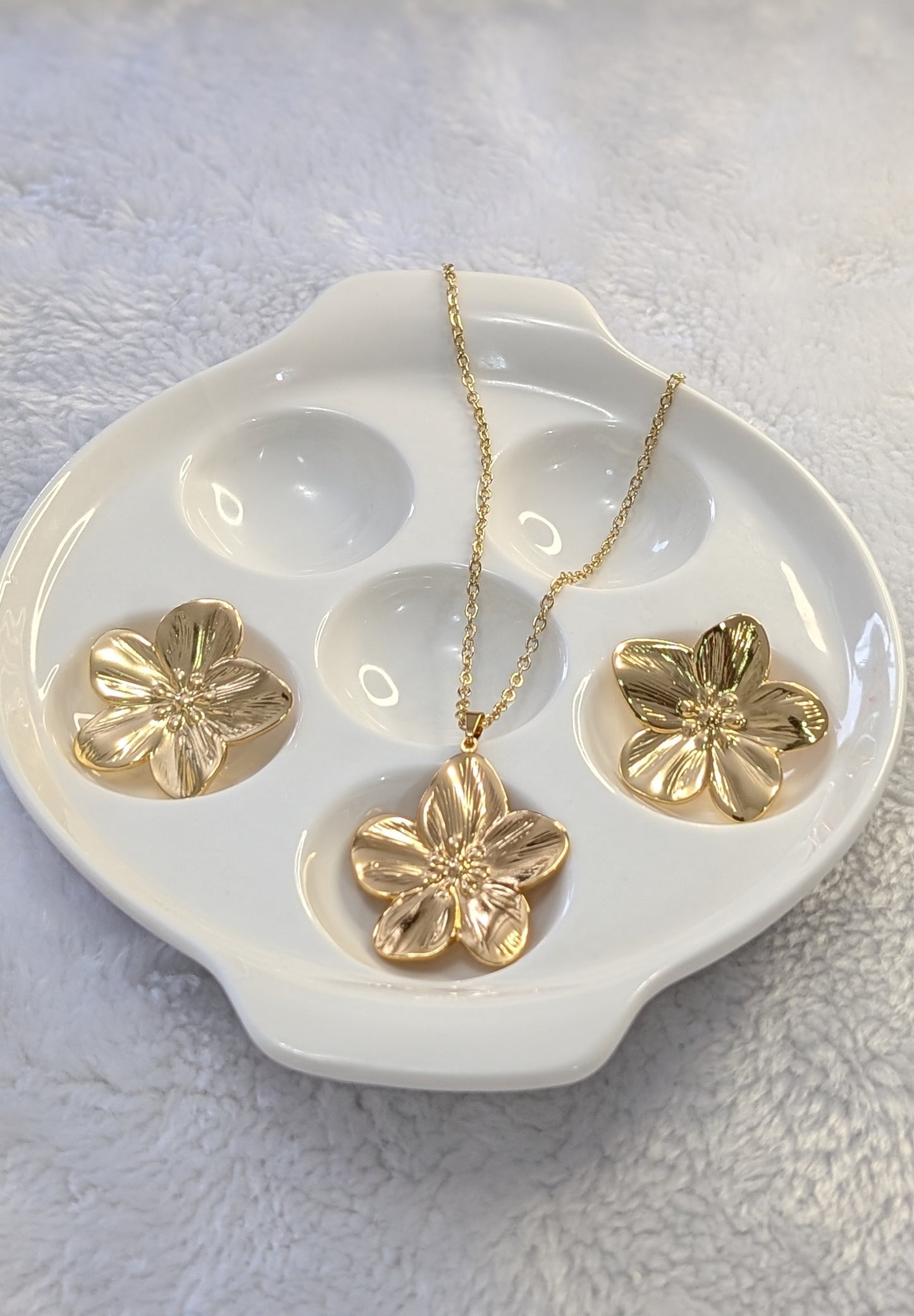 Floraison Dorée - Ensemble de Bijoux Fleur Pétales Texturés en Acier Inoxydable