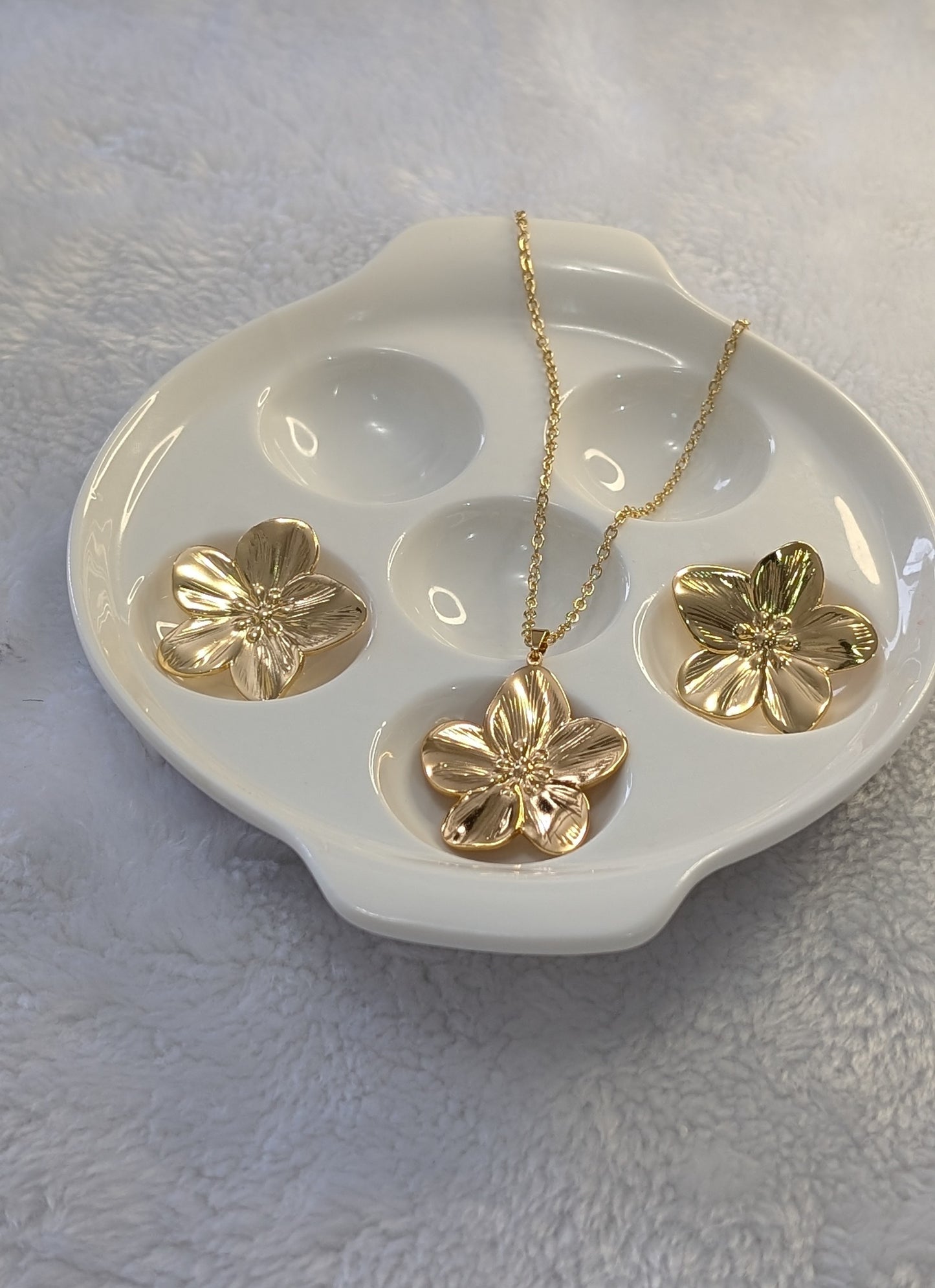 Floraison Dorée - Ensemble de Bijoux Fleur Pétales Texturés en Acier Inoxydable