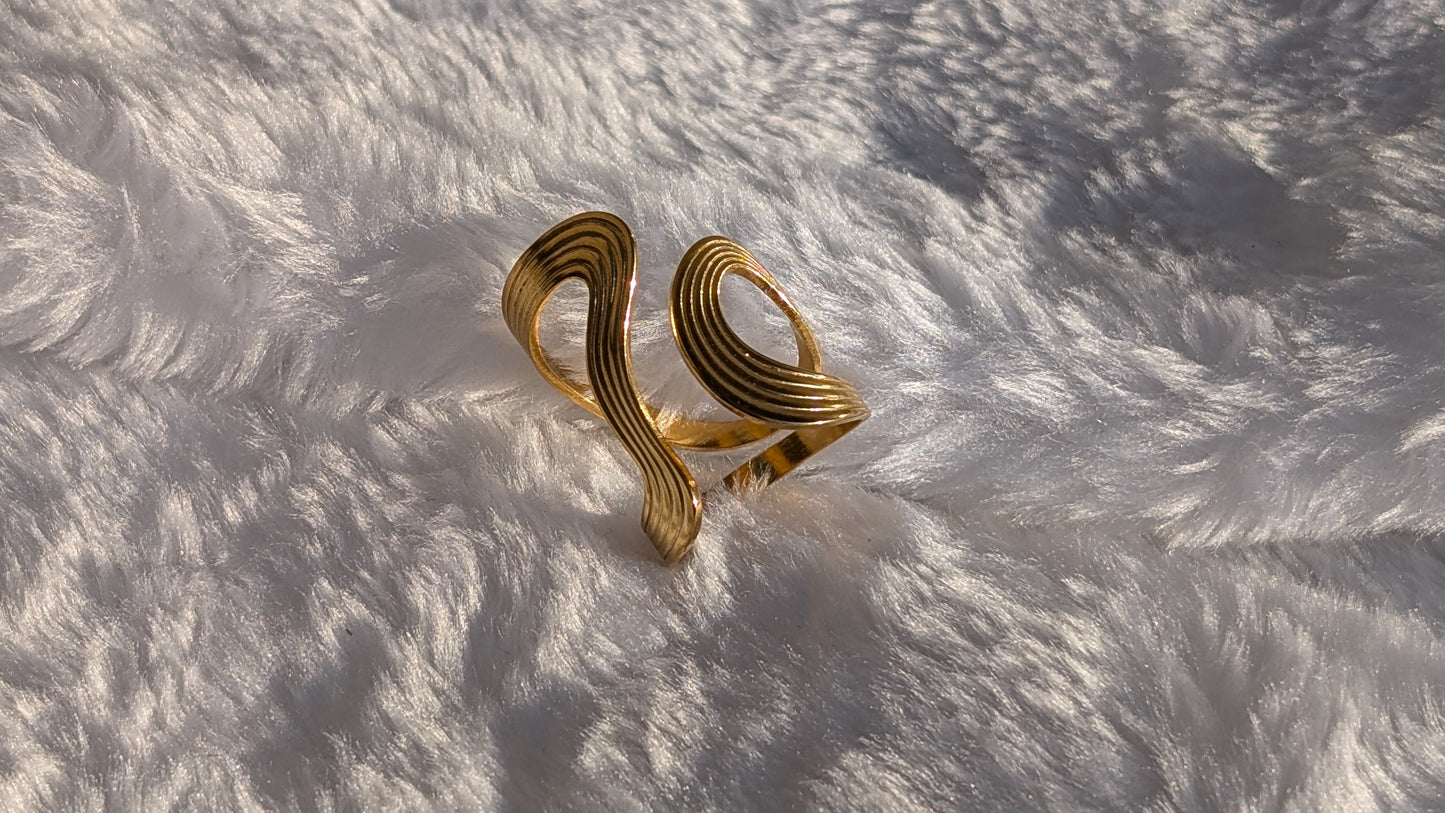 Bague Ouverte Ondulée en Acier Inoxydable Doré