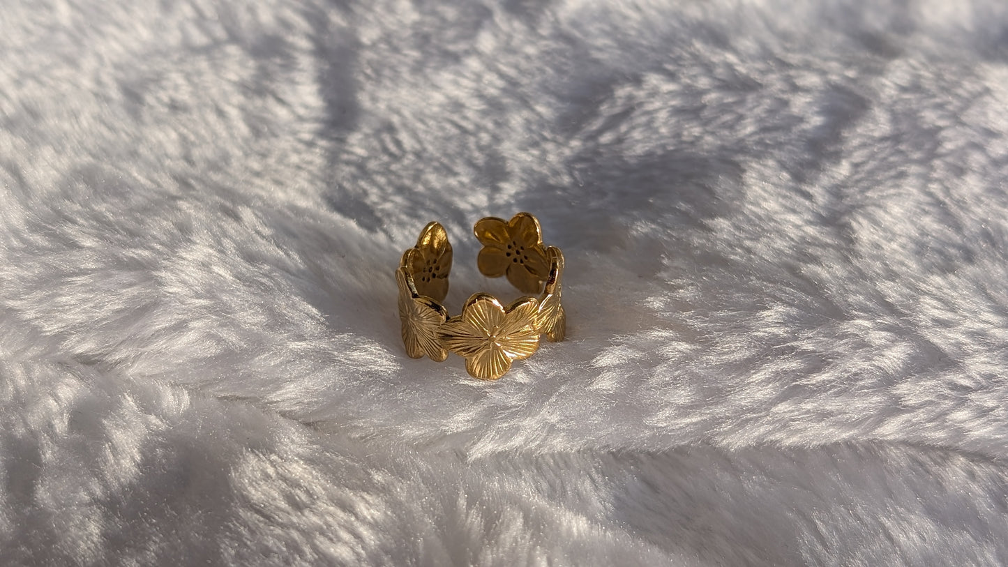 Bague Ouverte Ajustable en Acier Inoxydable Doré - Bouquet de Fleurs Texturées