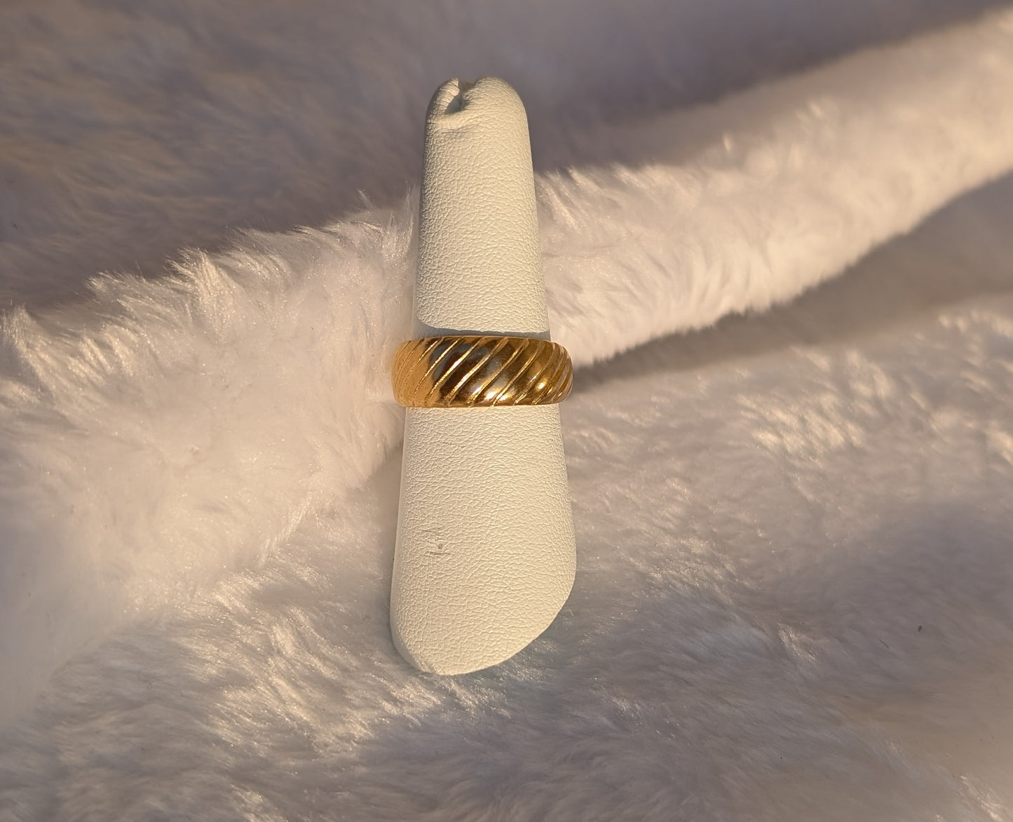 Bague classique en Acier Inoxydable Doré à Motif Côtelé