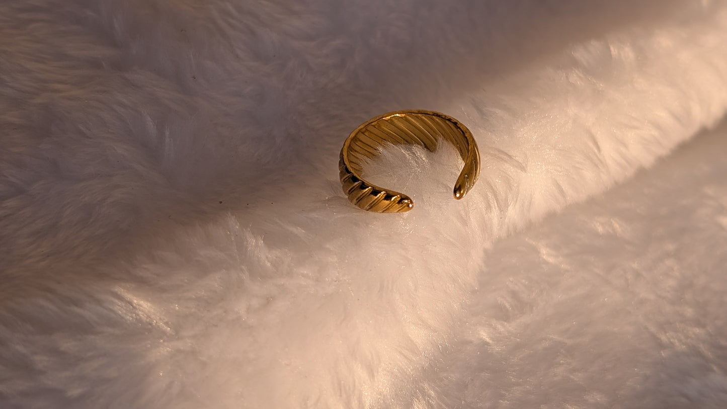 Bague classique en Acier Inoxydable Doré à Motif Côtelé