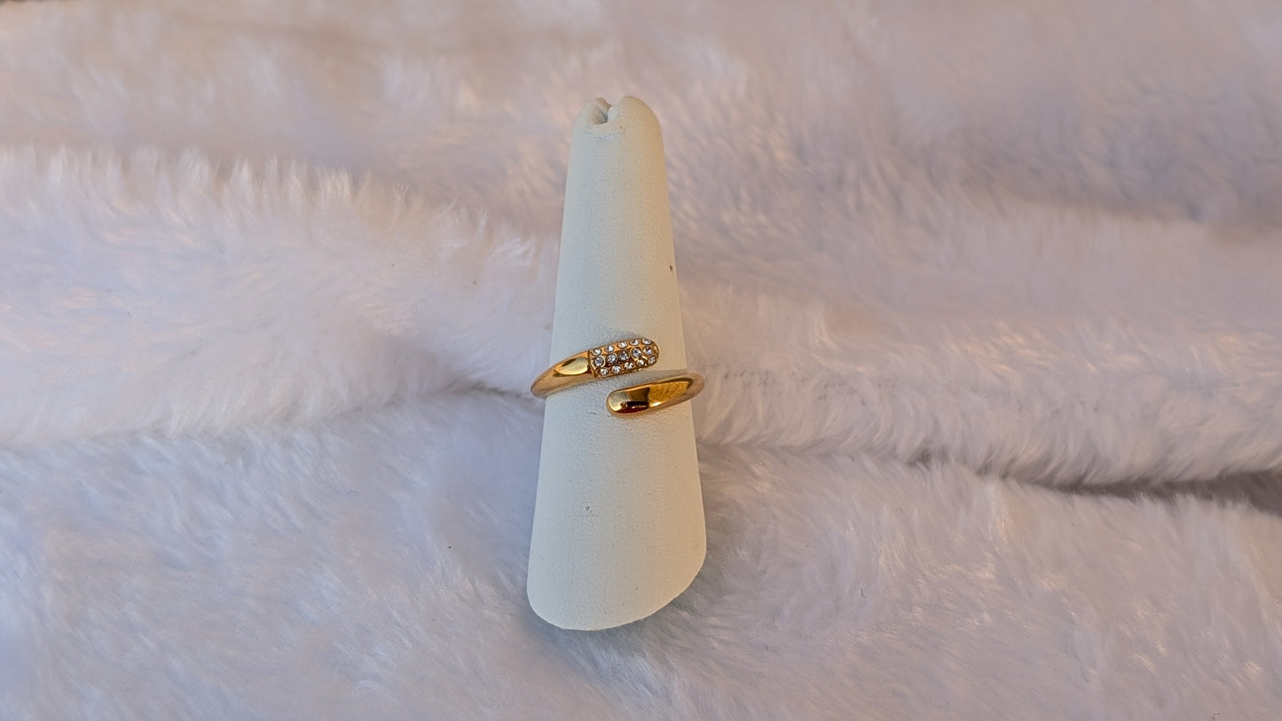 Bague Ouverte Ajustable en Acier Inoxydable Doré et Zircons Étincelants