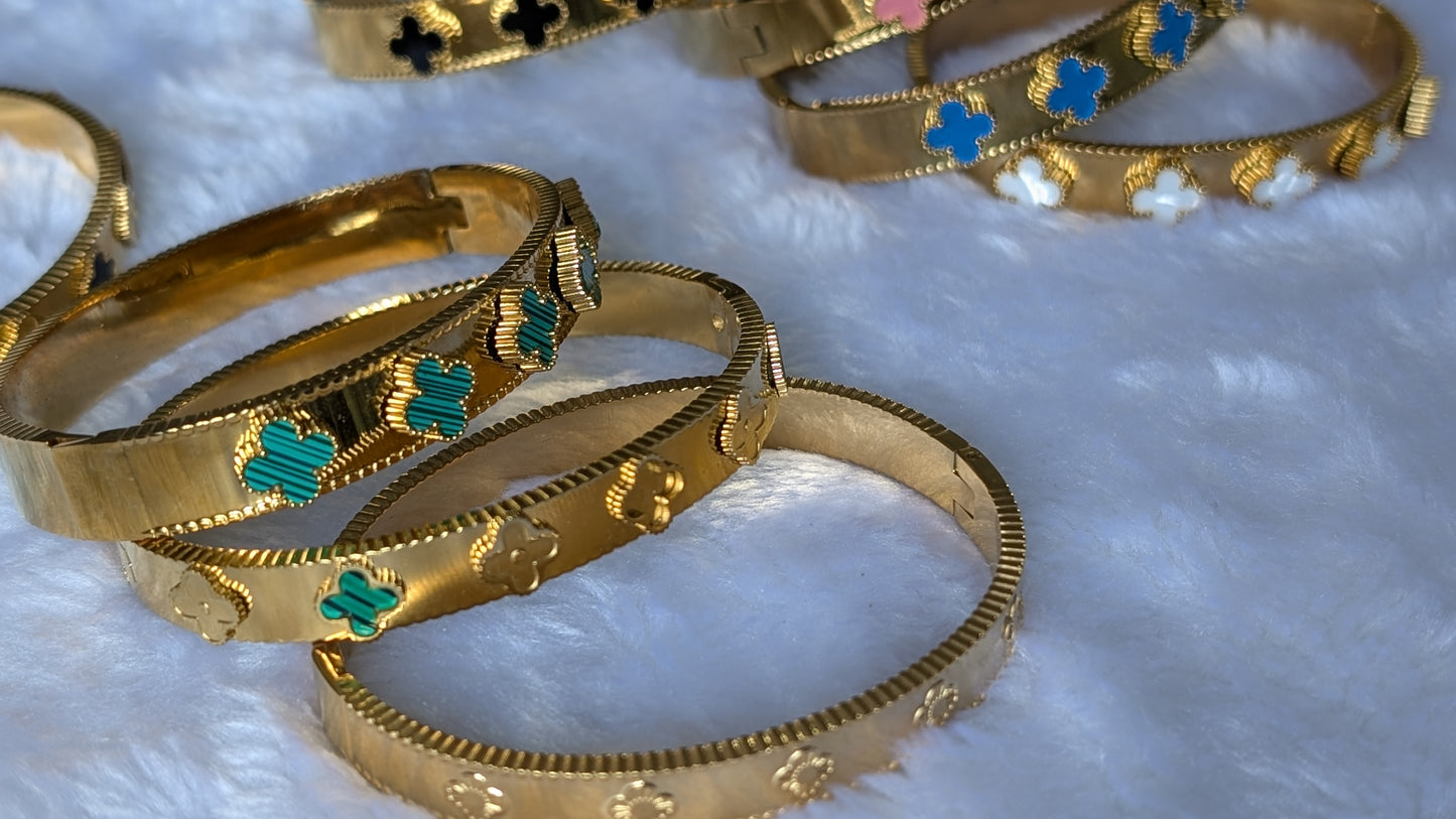 Bracelet rigides trèfles différentes couleurs