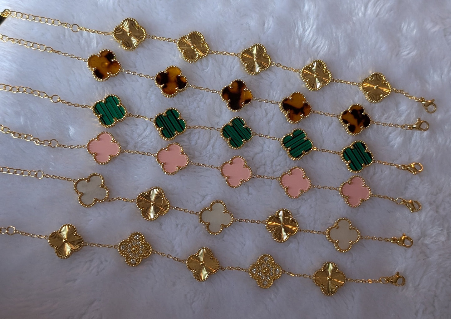 Collection de Bracelets Élégants à Breloques Trèfle – Finition Plaqué Or 24K