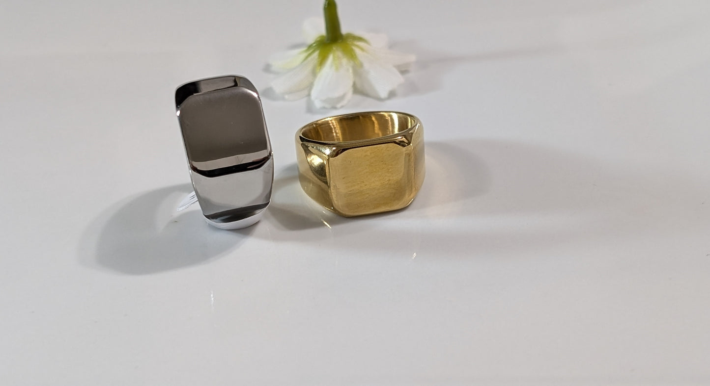 Men's signet ring