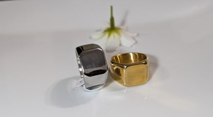 Men's signet ring