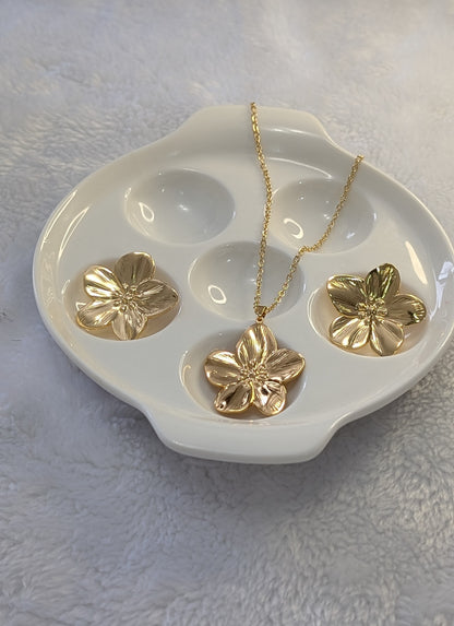 Floraison Dorée - Ensemble de Bijoux Fleur Pétales Texturés en Acier Inoxydable