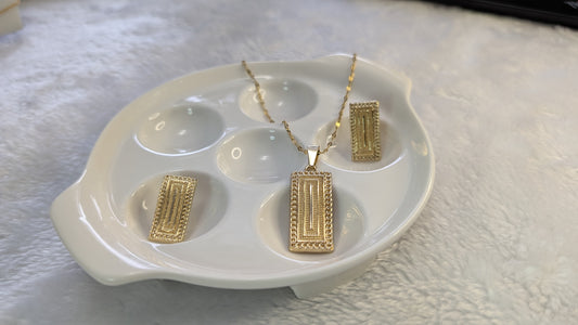 Élégance Rectangulaire - Ensemble de Bijoux Texturés en Acier Inoxydable Doré