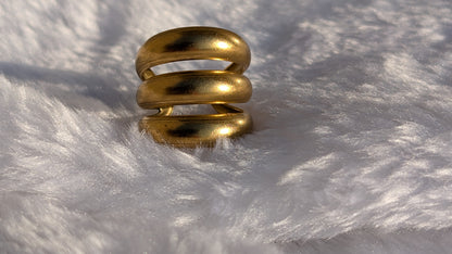 Wide Triple Interlocking Rings Ring in Gold Stainless Steel