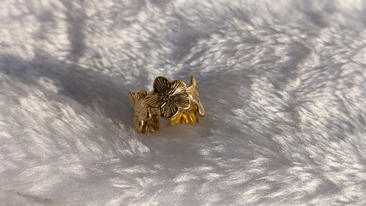 Bague Ouverte Ajustable en Acier Inoxydable Doré - Bouquet de Fleurs Texturées