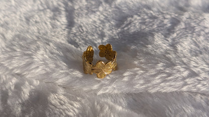 Bague Ouverte Ajustable en Acier Inoxydable Doré - Bouquet de Fleurs Texturées