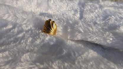 Bague Couronne en Acier Inoxydable Doré à Vagues Élégantes