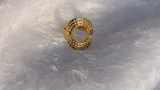Bague Ovale Texturée en Acier Inoxydable Doré - Design Ajouré