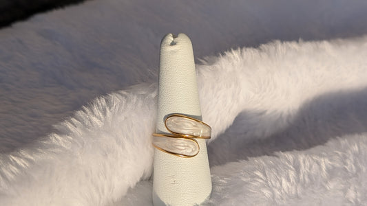 Bague Ouverte Ajustable en Acier Inoxydable Doré avec Incrustations Nacrées Élégantes