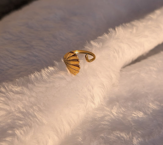 Bague Ouverte Ajustable en Acier Inoxydable Doré - Feuille de Ginkgo Élégante