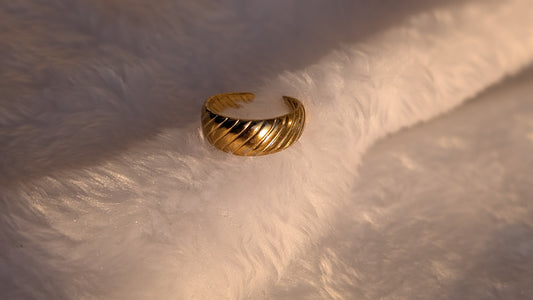 Bague classique en Acier Inoxydable Doré à Motif Côtelé