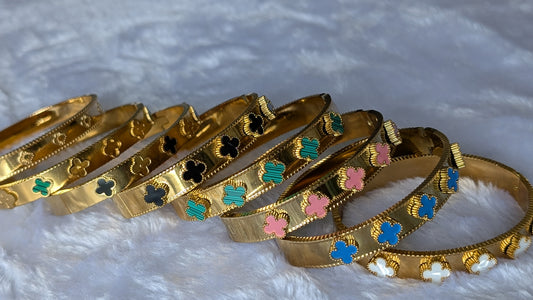 Bracelet rigides trèfles différentes couleurs
